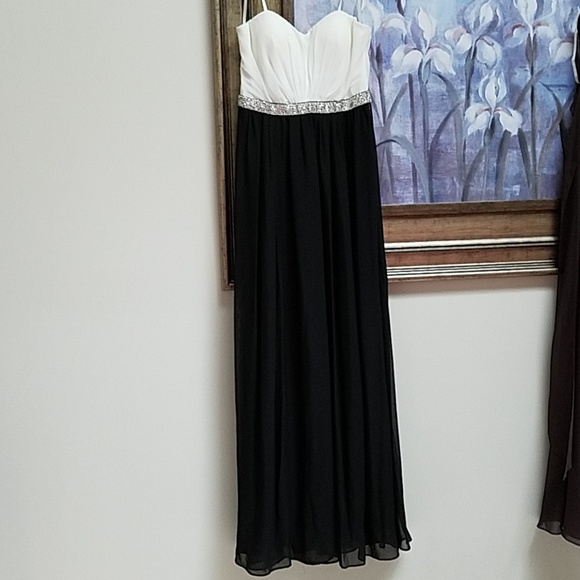Simply Liliana Dresses & Skirts - Simply Liliana formal strapless gown